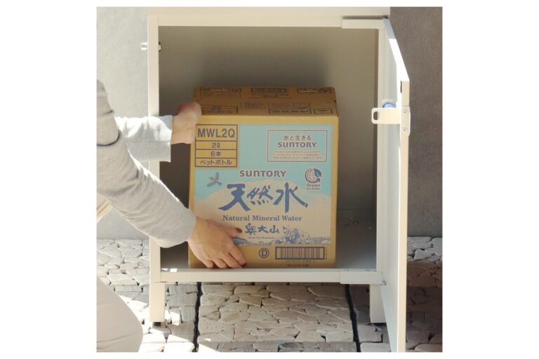 宅配ボックス付ポスト ジャン グレージュの宅配収納への荷物の出し入れ